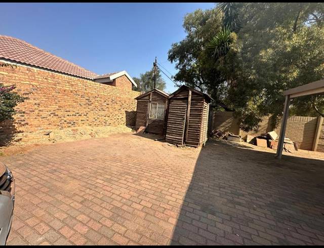 5 BEDROOM HOUSE FOR SALE IN ERASMIA